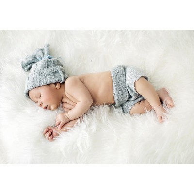 Puzzle Grafika-F-31103 Konrad Bak: Baby sleeping in Feathers